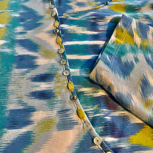 🌺 Ruby Rd. Embellished V Neck Top 🌺 - Picture 5 of 8